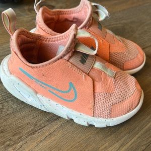 Toddler girl Nike flex tennis shoes size 8